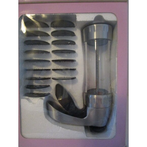 Wilton Cookie Pro Ultra II Cookie Press with 17 discs New In Box - Picture 2 of 8
